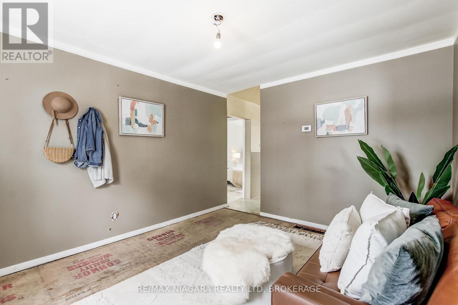 8 Catharine Street Property Photo 37