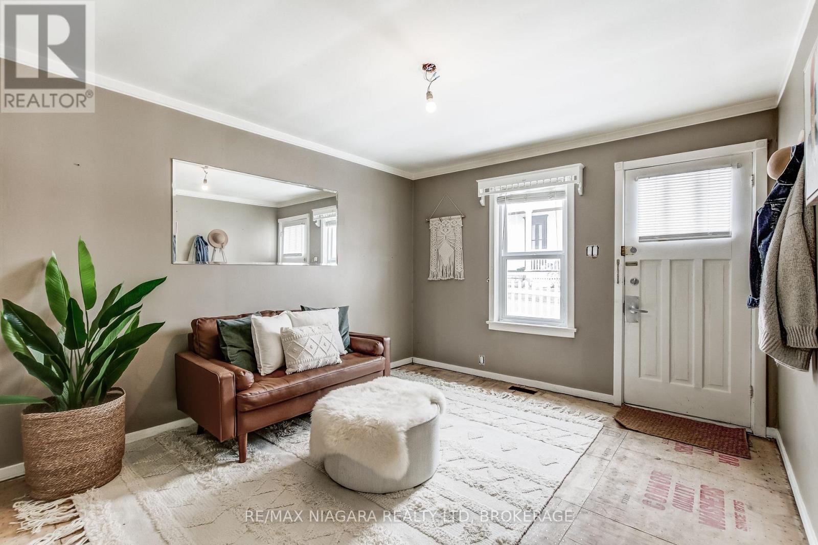 8 Catharine Street Property Photo 38