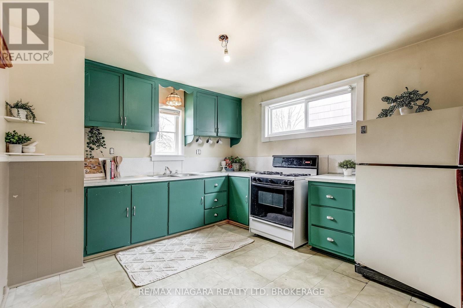 8 Catharine Street Property Photo 40