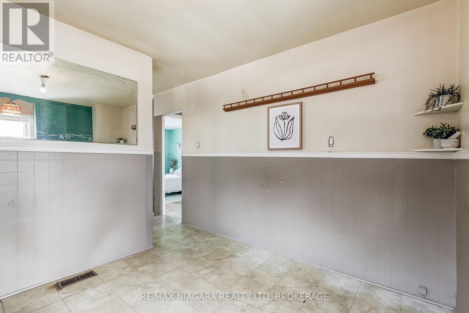 8 Catharine Street Property Photo 42