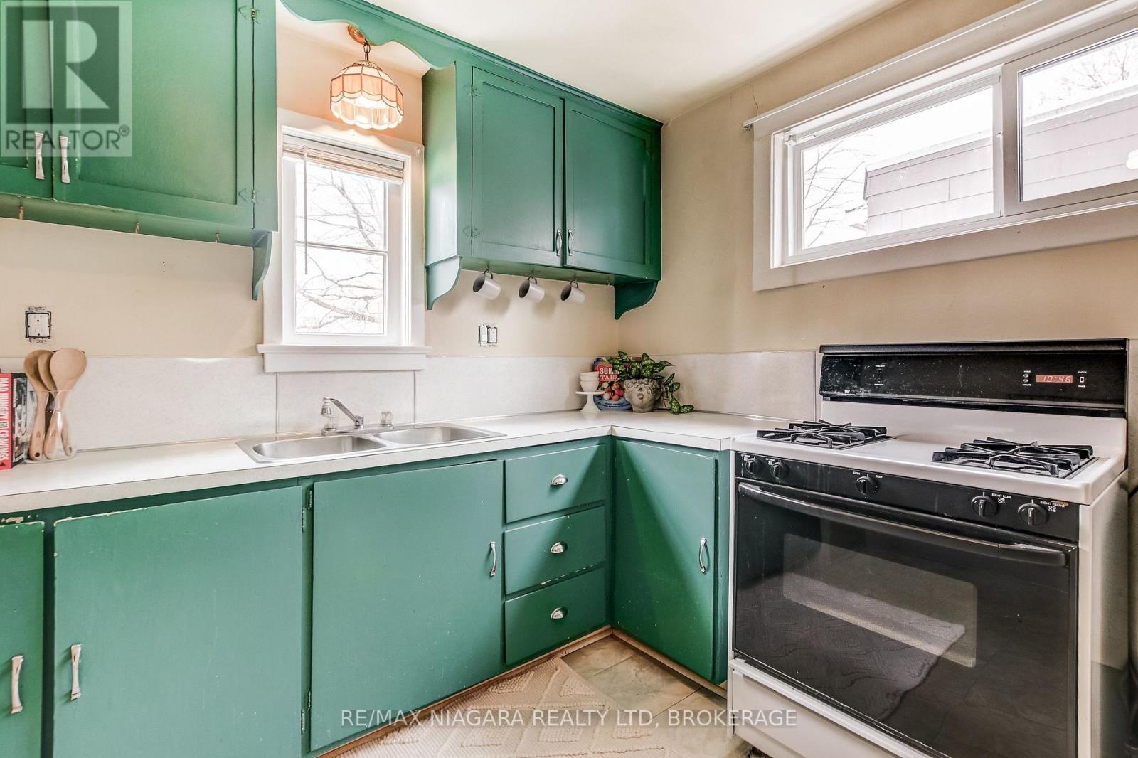 8 Catharine Street Property Photo 43