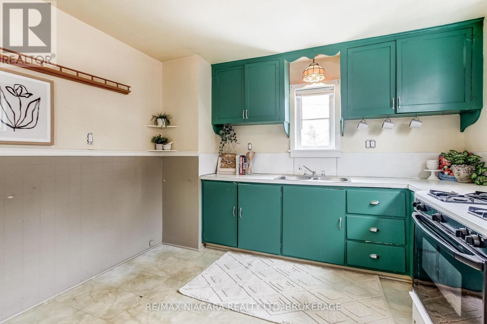 8 Catharine Street Property Photo 44