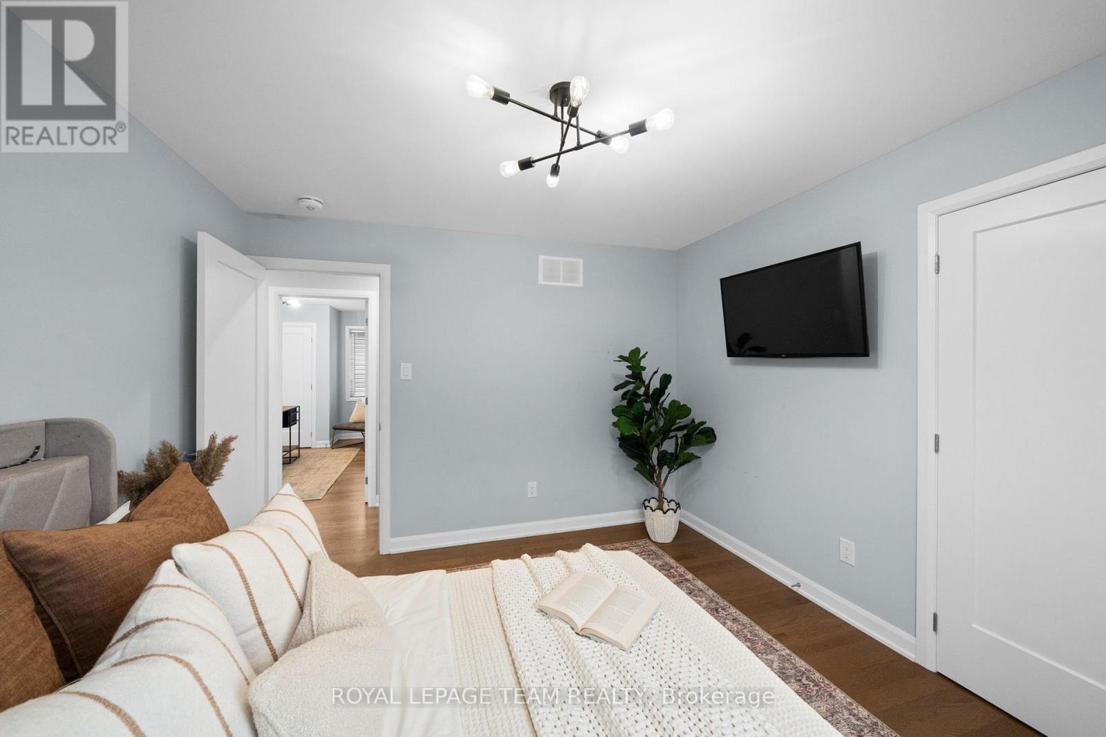 1007 Offley Road Property Photo 32
