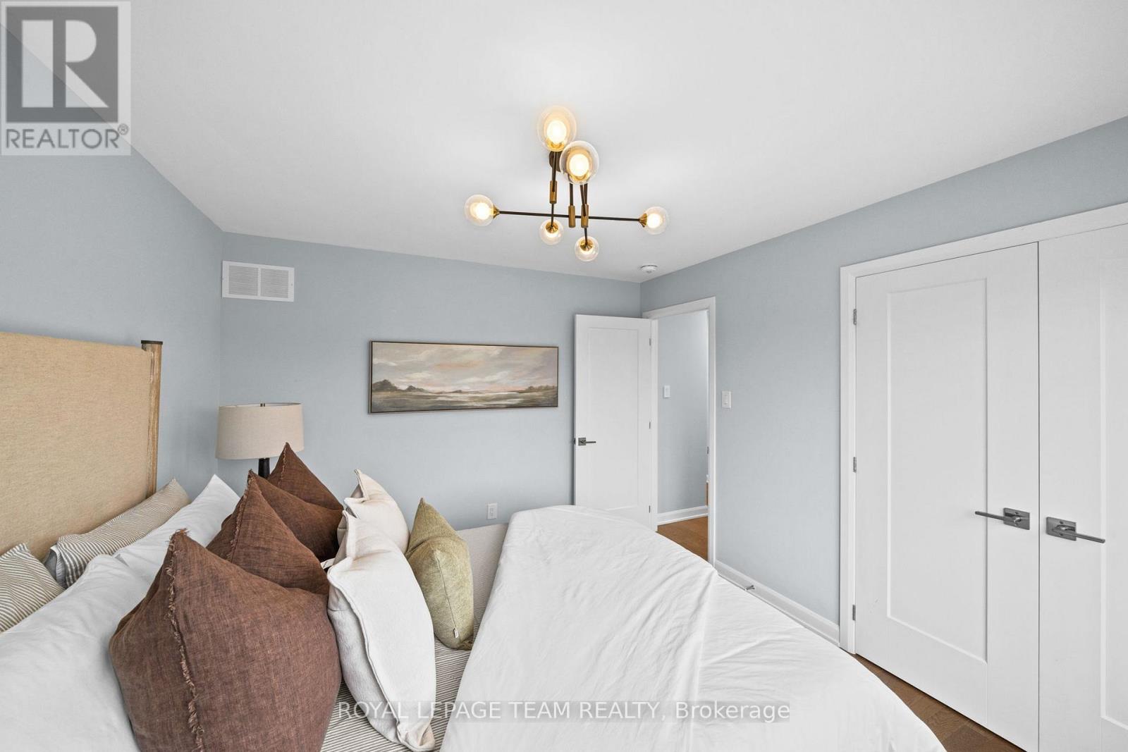 1007 Offley Road Property Photo 34