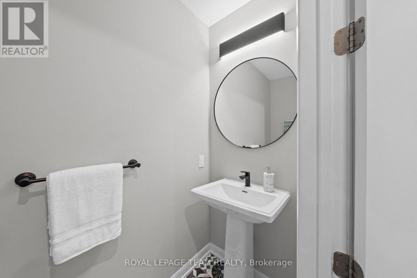1007 Offley Road Property Photo 38