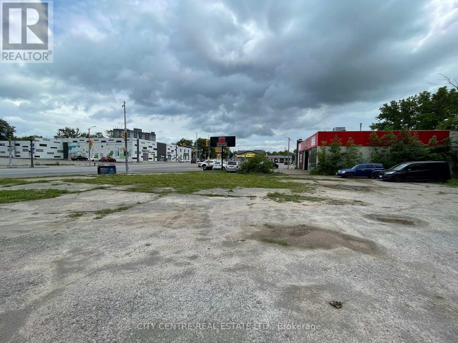 4737 Victoria Avenue Property Photo 4