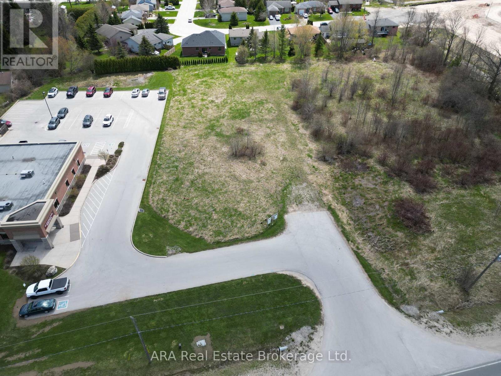 206104 26 HIGHWAY W Property Photo 1