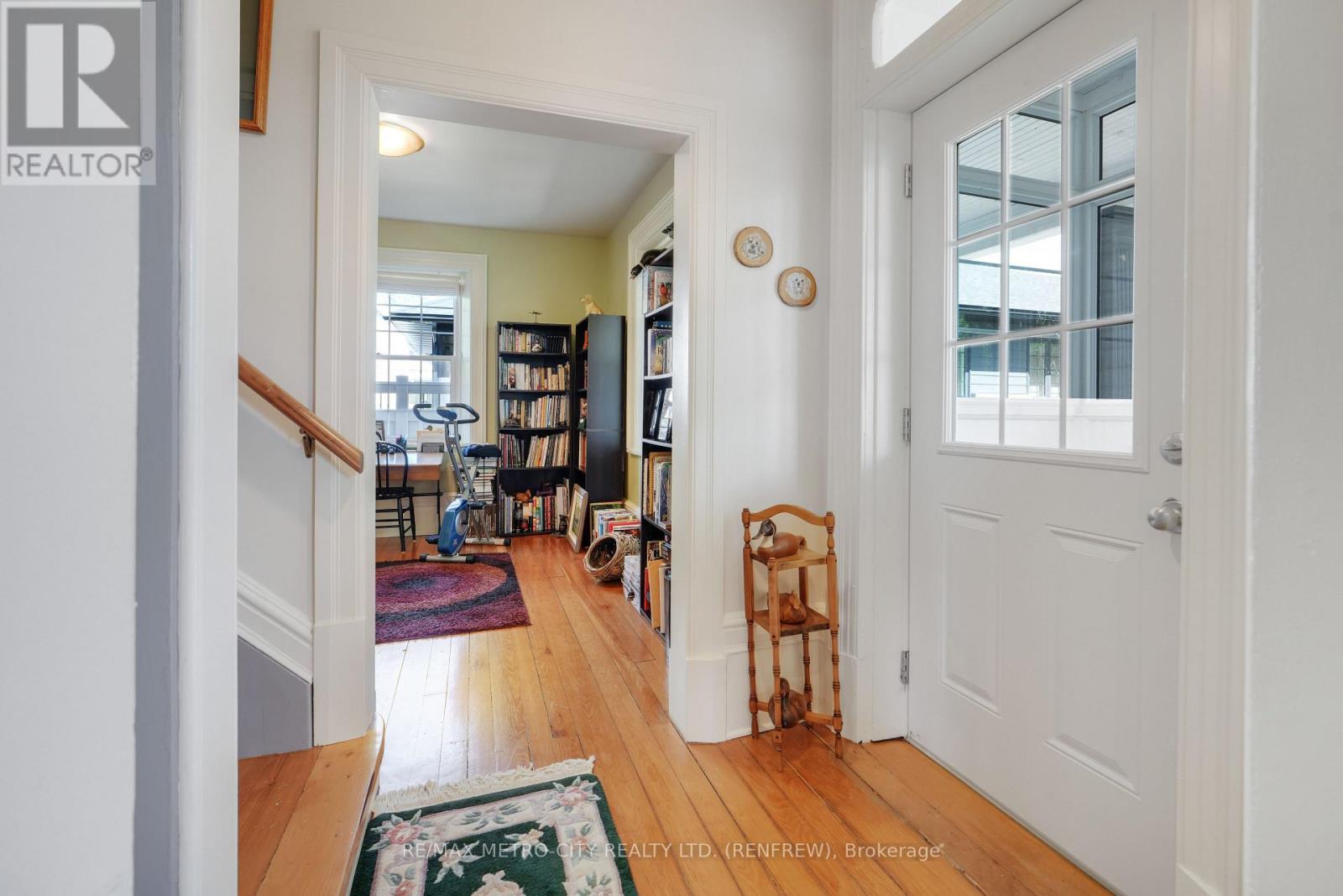 674 Raglan Street S Property Photo 7