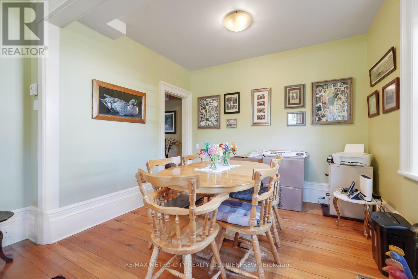 674 Raglan Street S Property Photo 14
