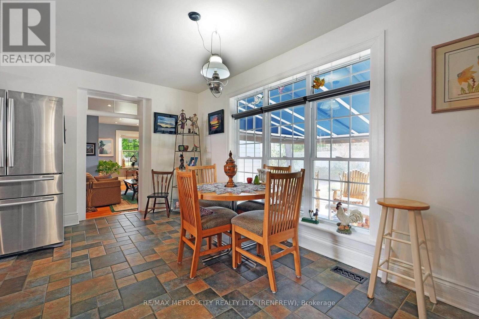 674 Raglan Street S Property Photo 21