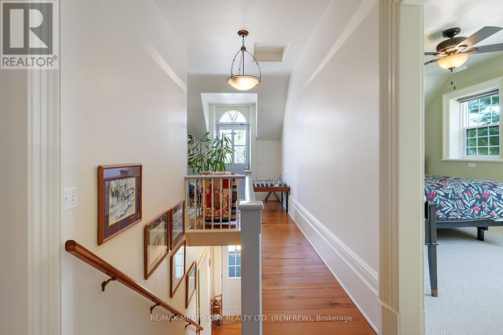 674 Raglan Street S Property Photo 32