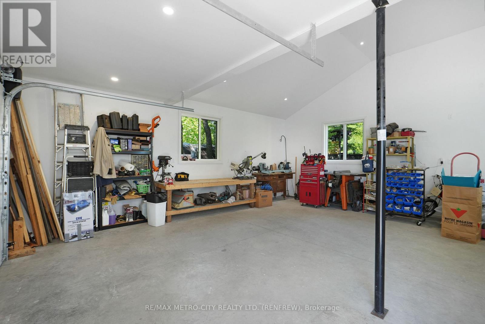 674 Raglan Street S Property Photo 39