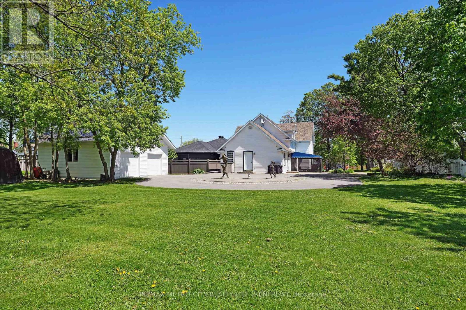 674 Raglan Street S Property Photo 45