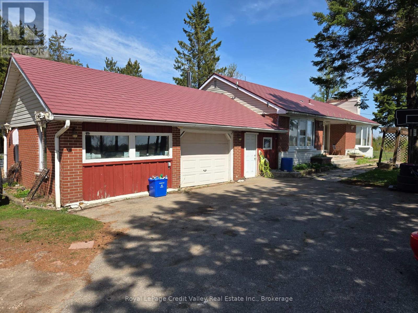 159123 Highway 10 Property Photo 2