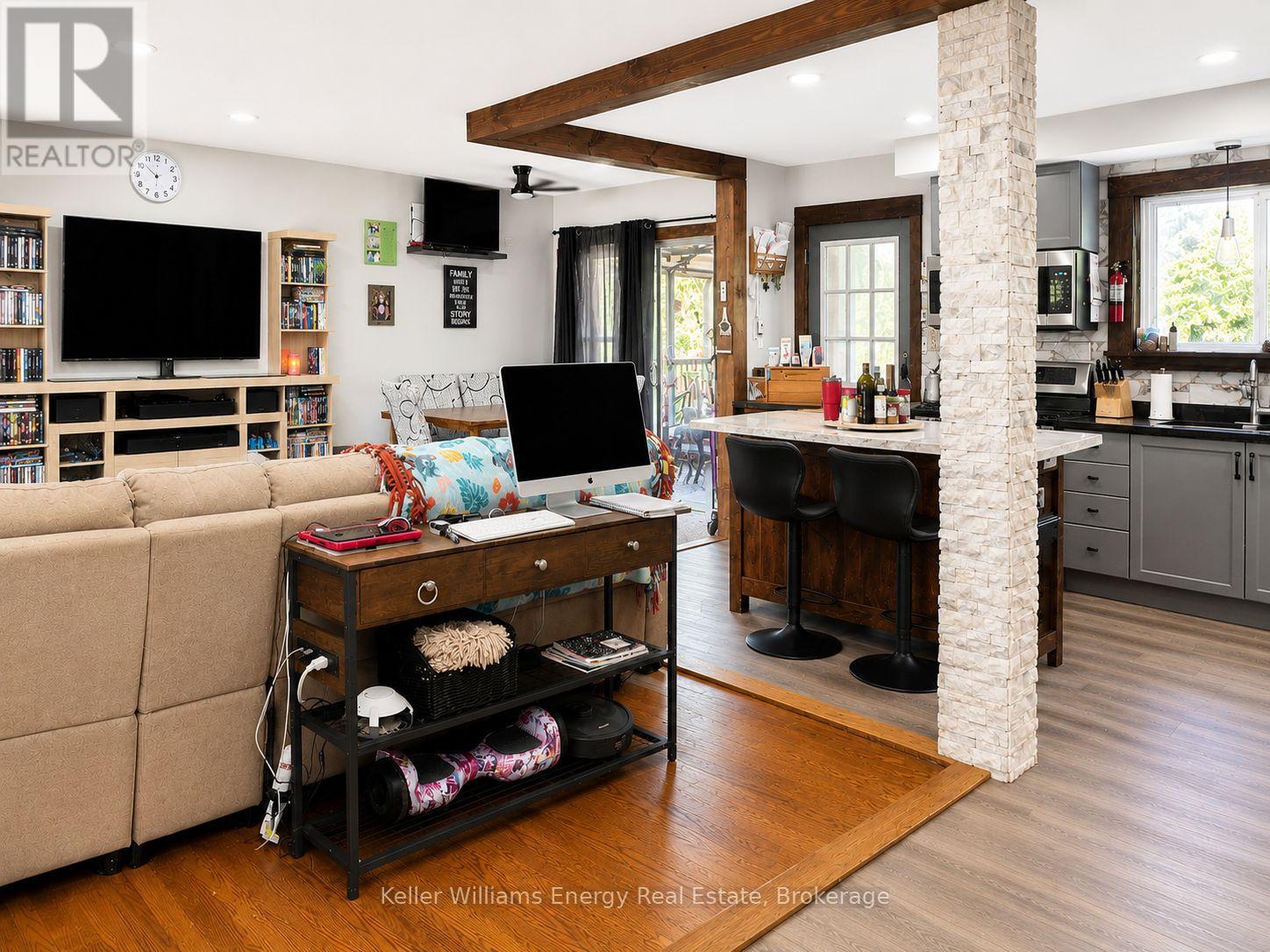 245 Smart Crescent Property Photo 4