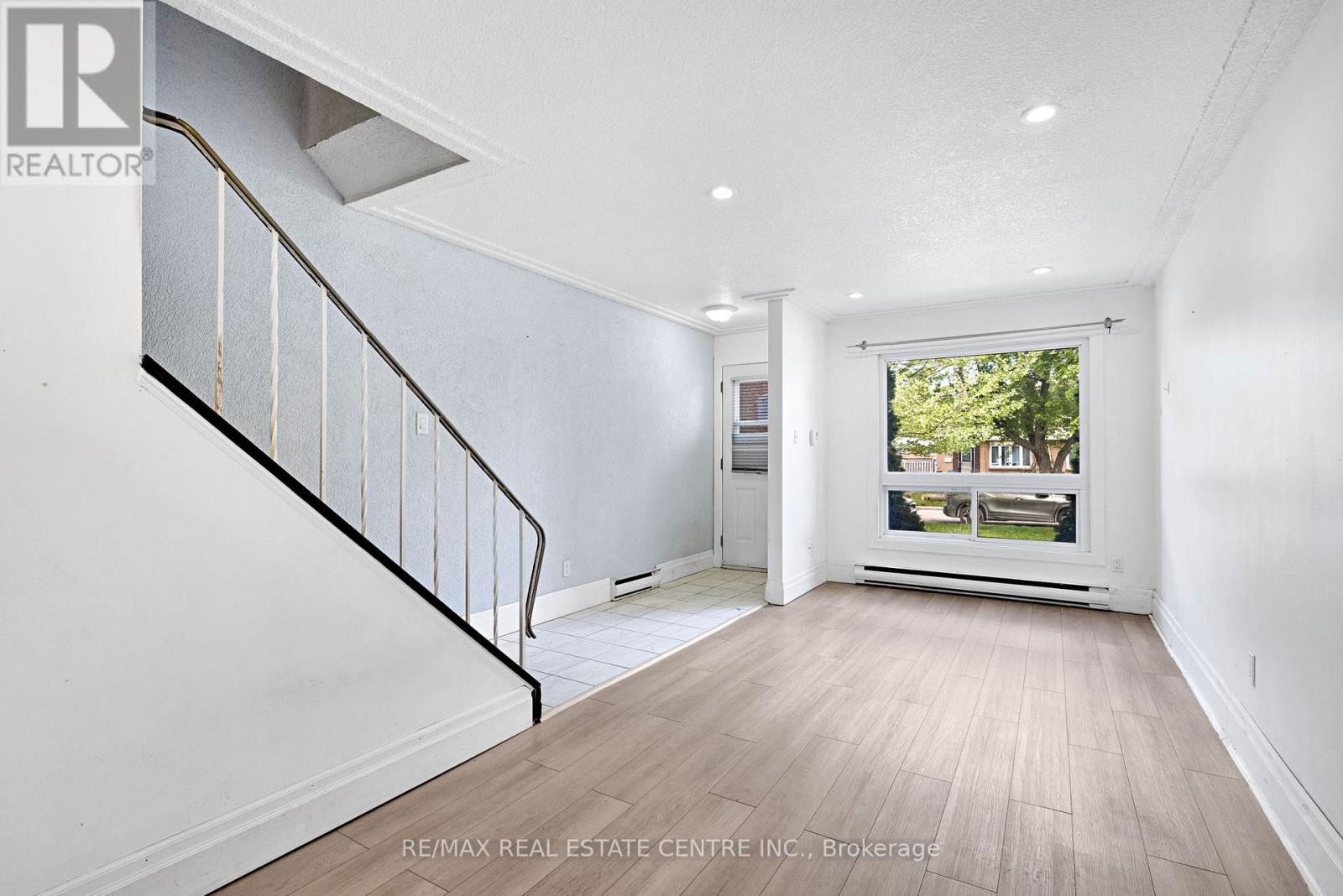 D - 71d Wellesley Crescent Property Photo 7