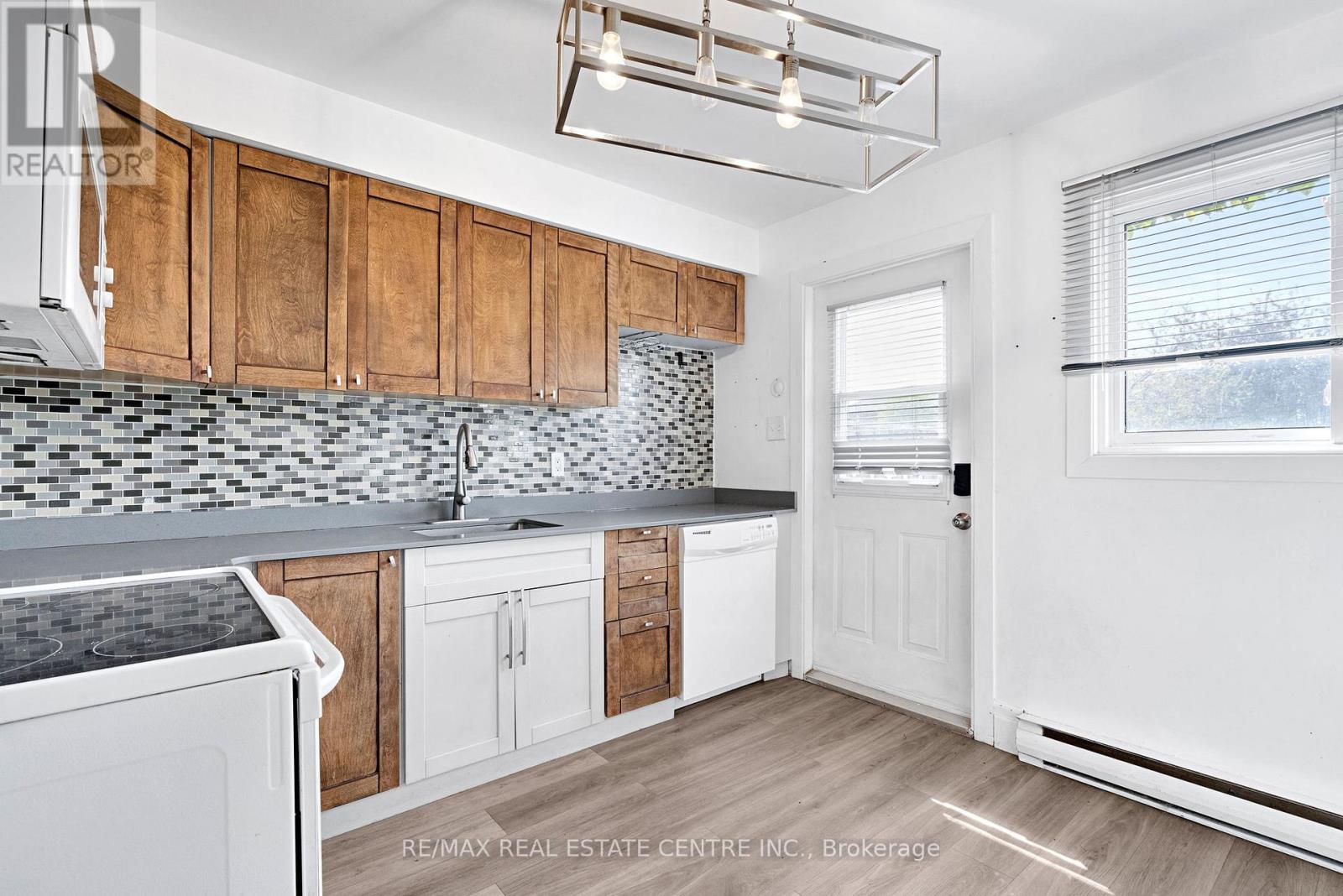 D - 71d Wellesley Crescent Property Photo 8