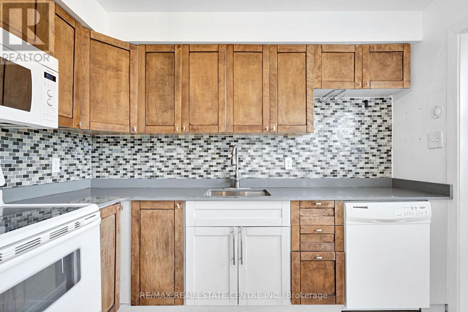 D - 71d Wellesley Crescent Property Photo 9