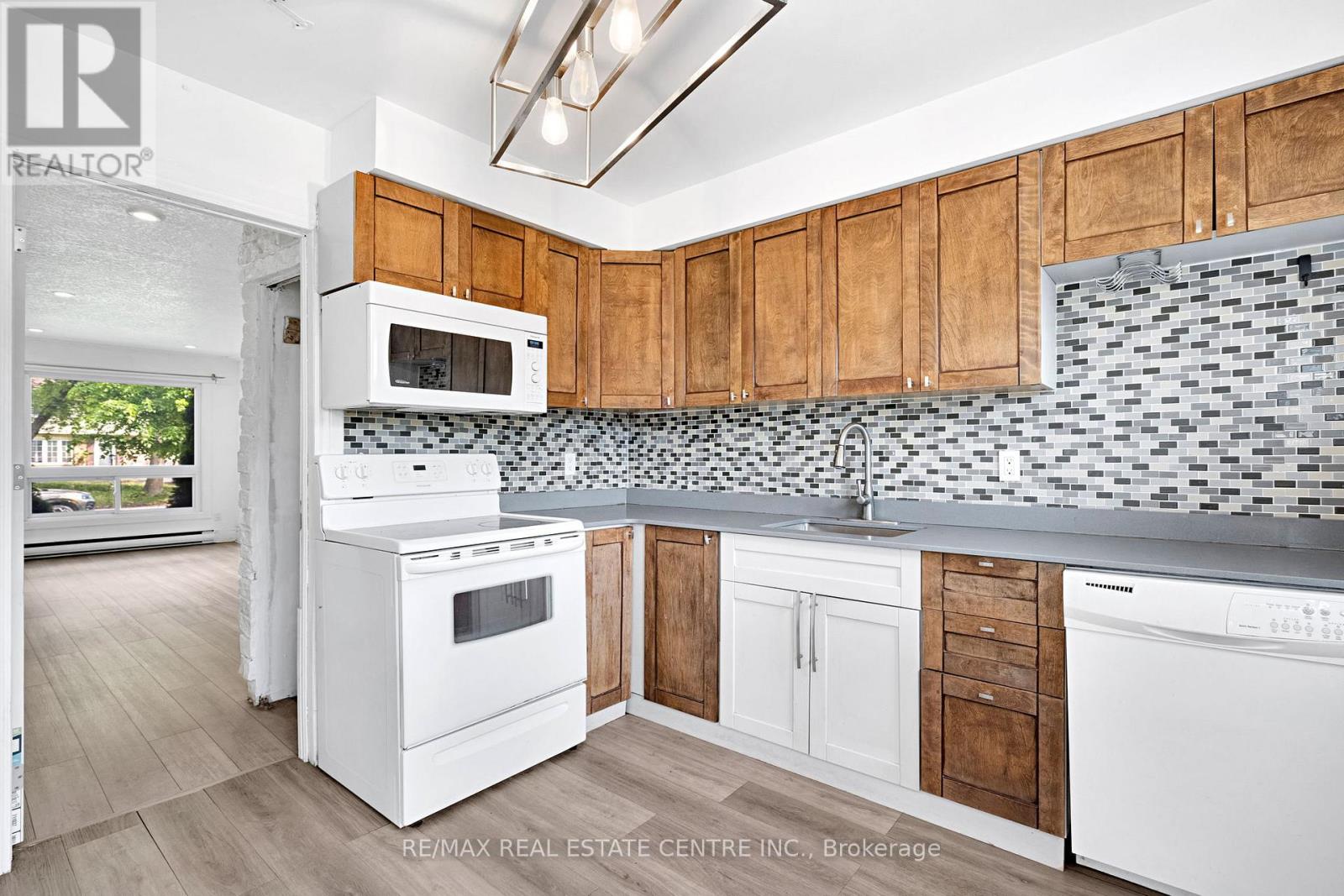 D - 71d Wellesley Crescent Property Photo 10