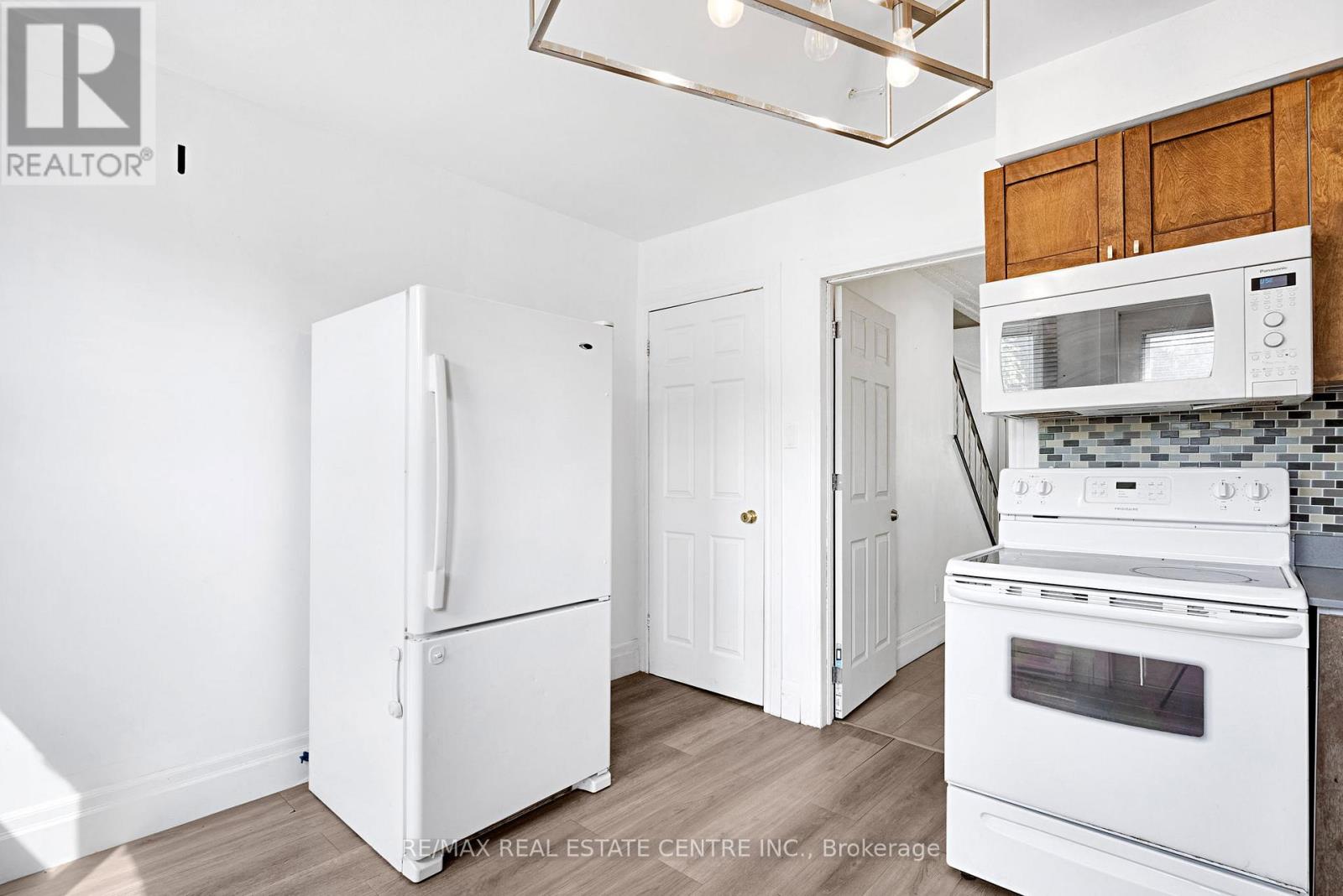 D - 71d Wellesley Crescent Property Photo 11