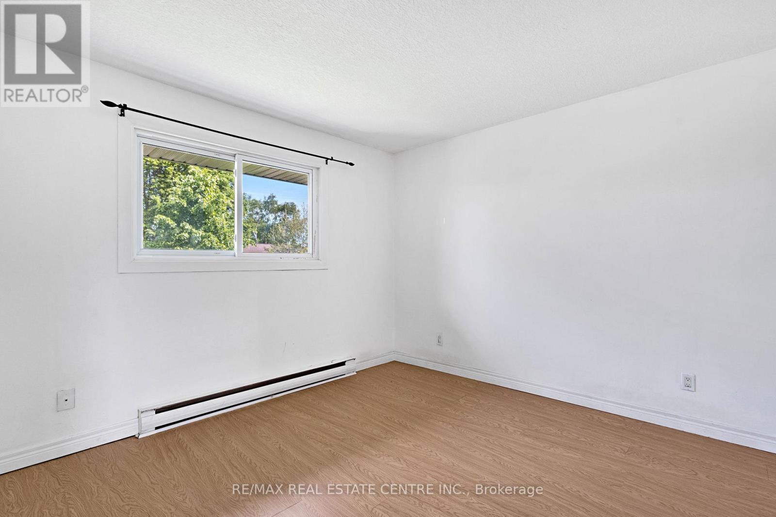 D - 71d Wellesley Crescent Property Photo 12