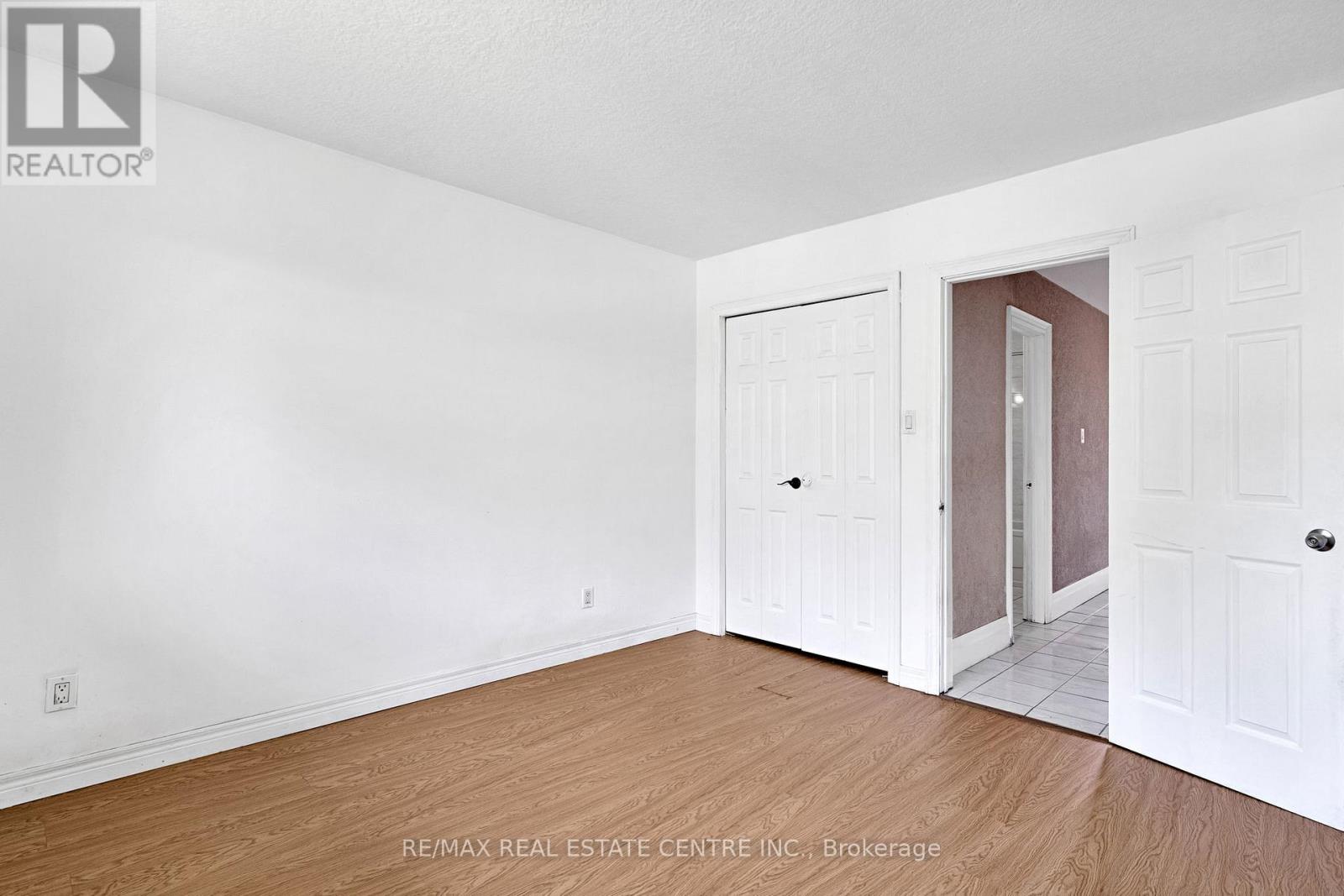 D - 71d Wellesley Crescent Property Photo 14