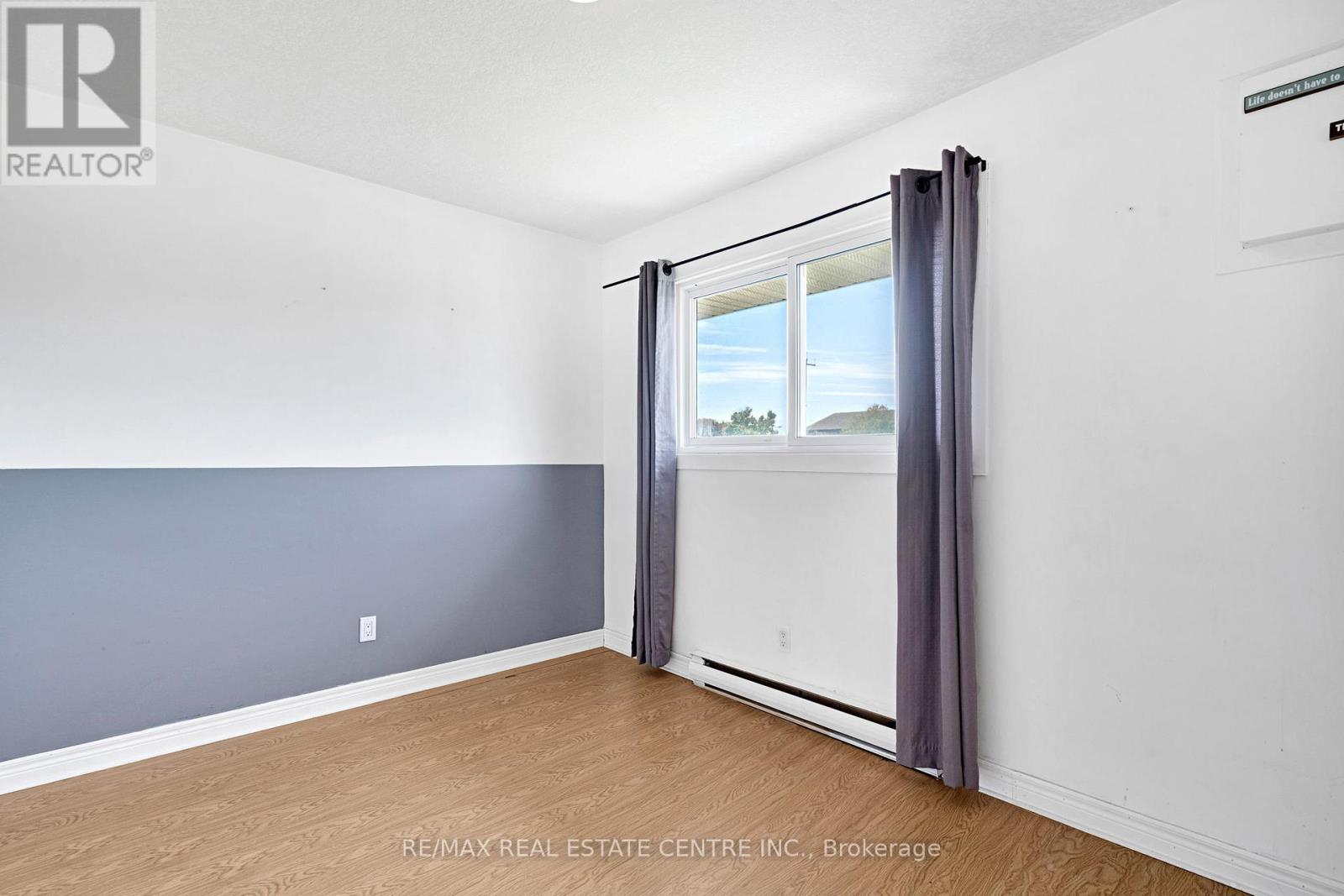 D - 71d Wellesley Crescent Property Photo 16