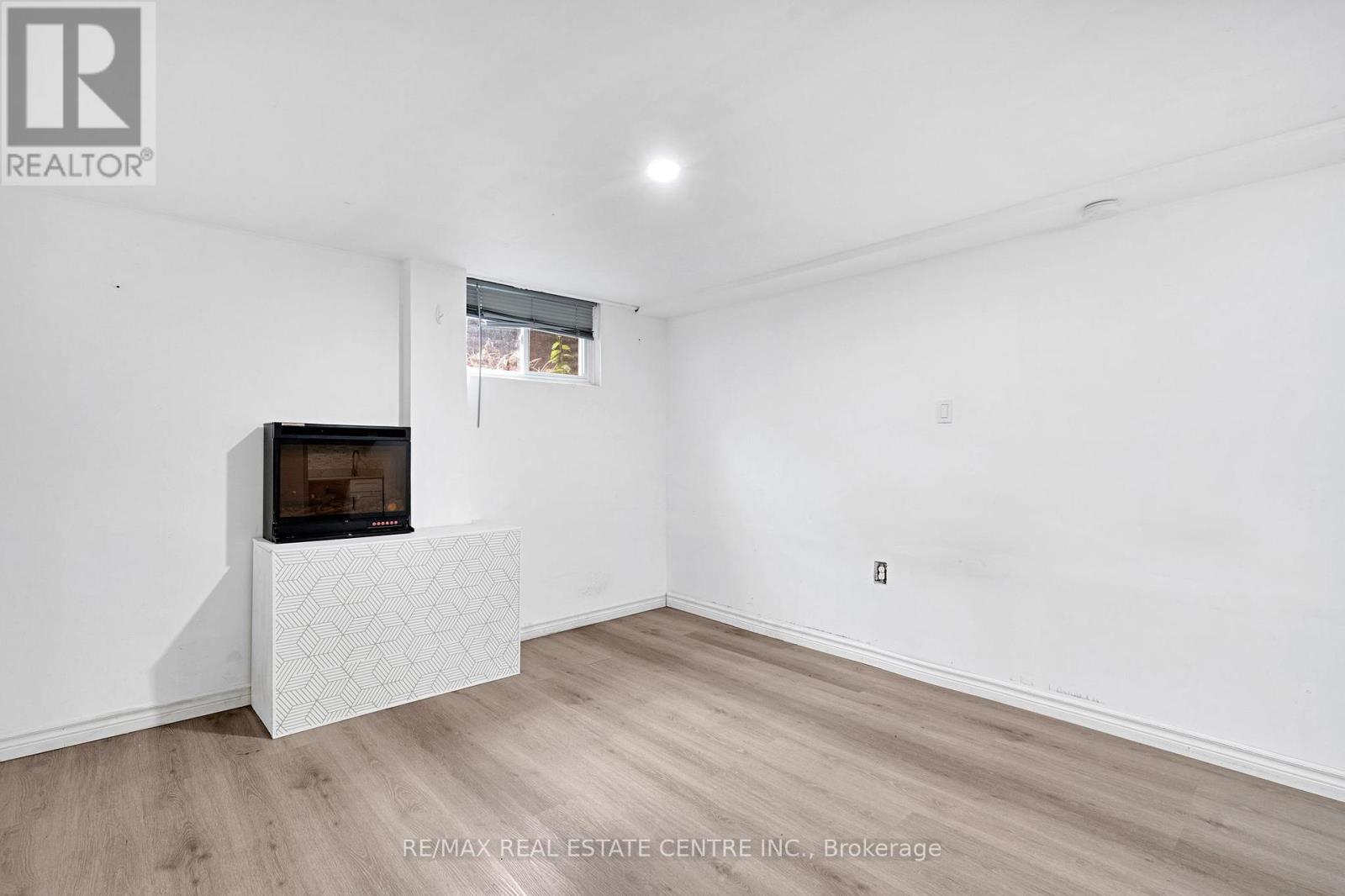 D - 71d Wellesley Crescent Property Photo 21
