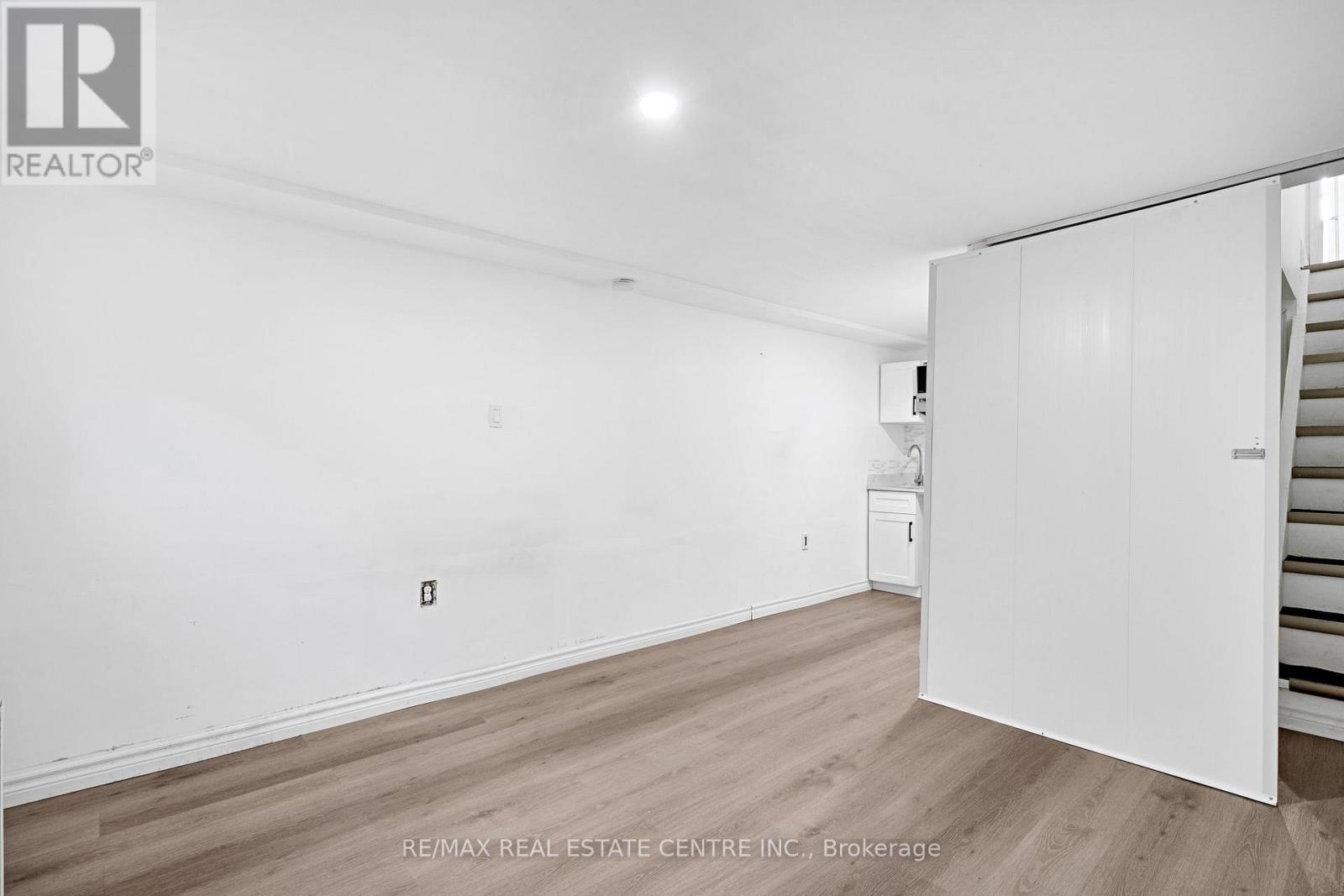 D - 71d Wellesley Crescent Property Photo 22