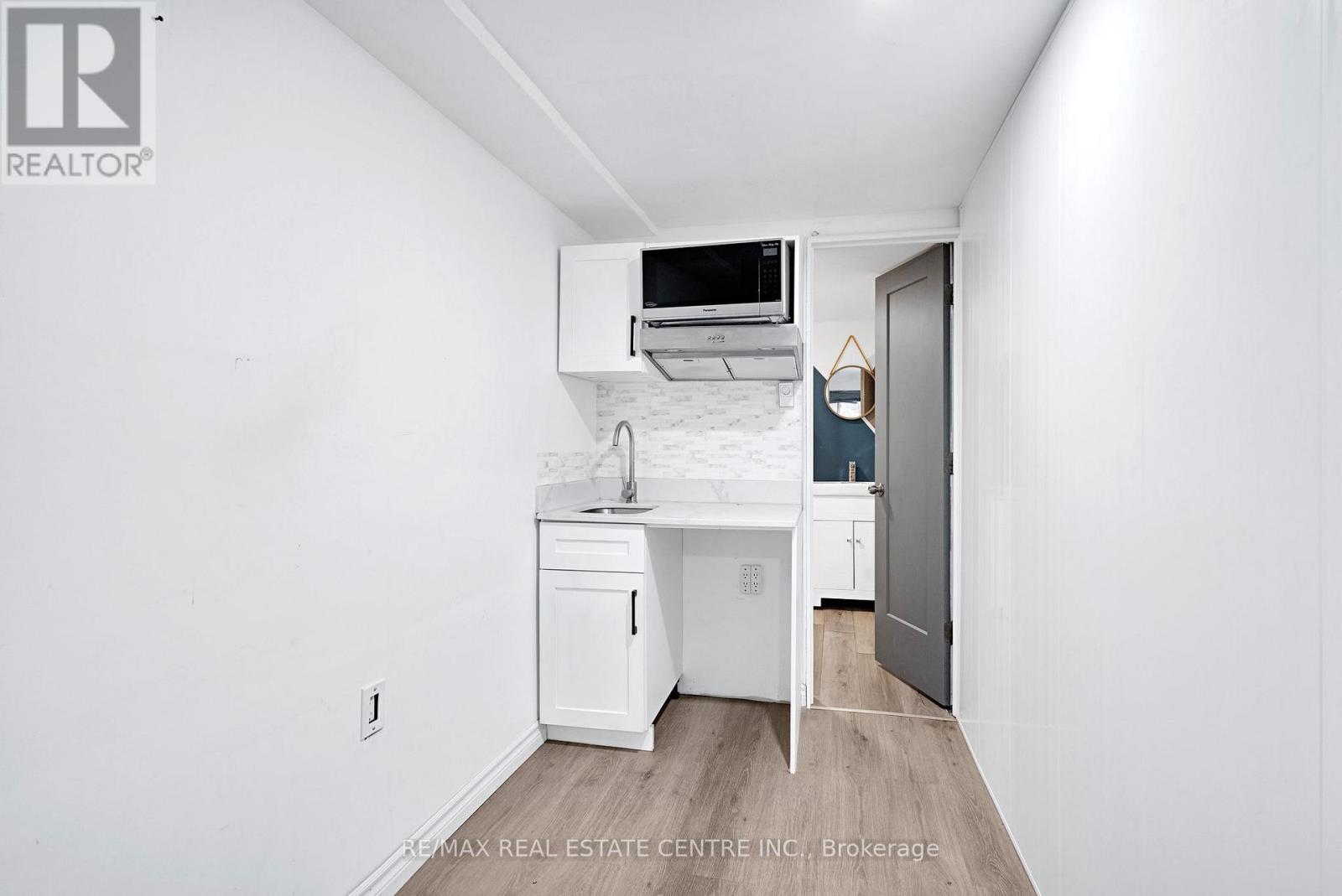 D - 71d Wellesley Crescent Property Photo 25