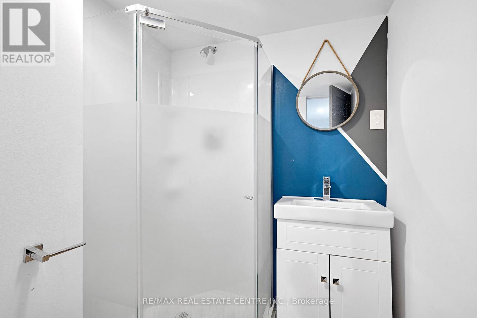 D - 71d Wellesley Crescent Property Photo 26