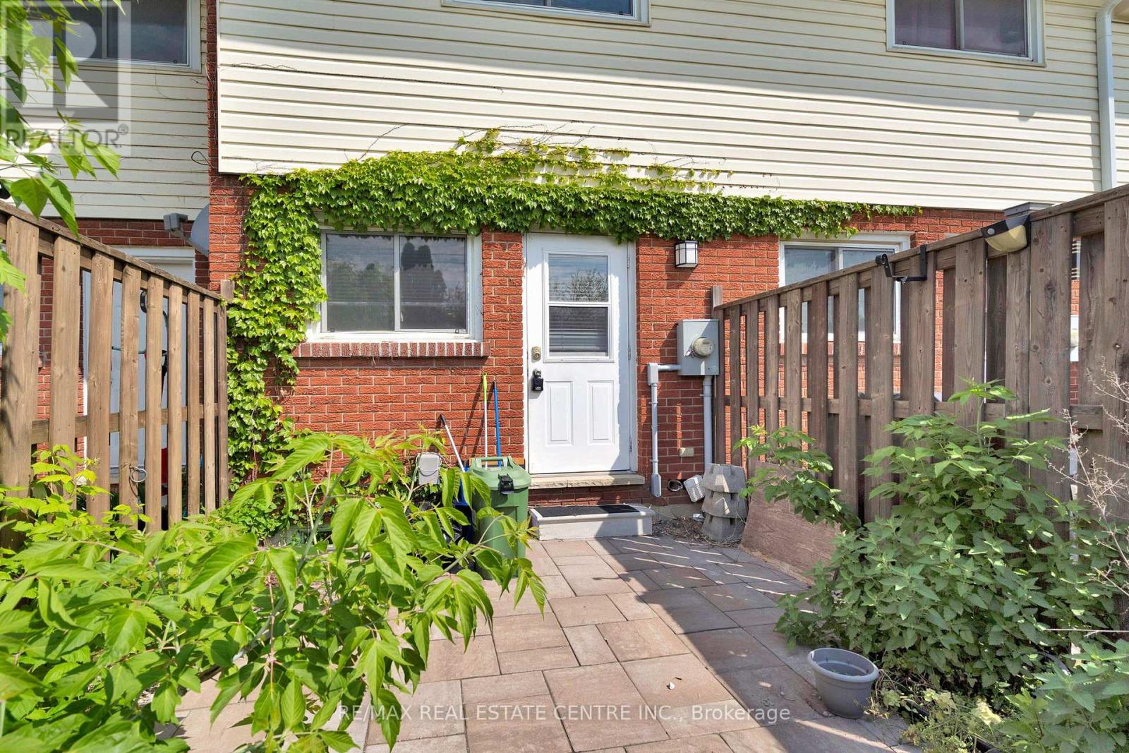 D - 71d Wellesley Crescent Property Photo 28