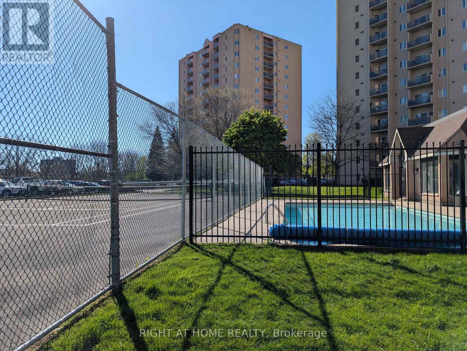 408 - 860 Commissioners Road E Property Photo 15