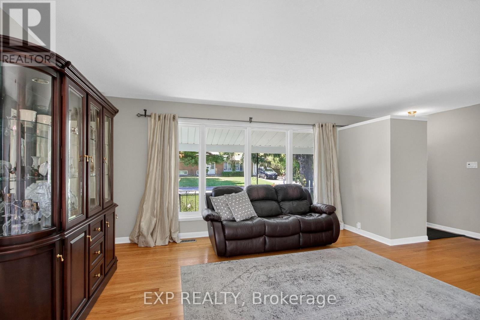 31 Barlyn Avenue Property Photo 4