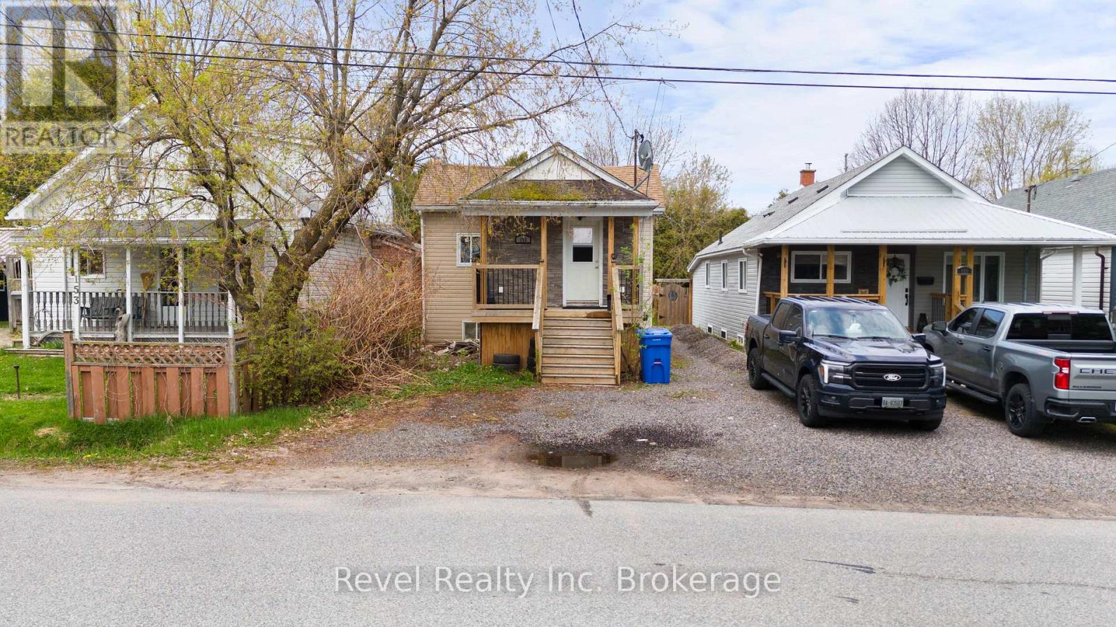 155 Duke Street W Property Photo 2