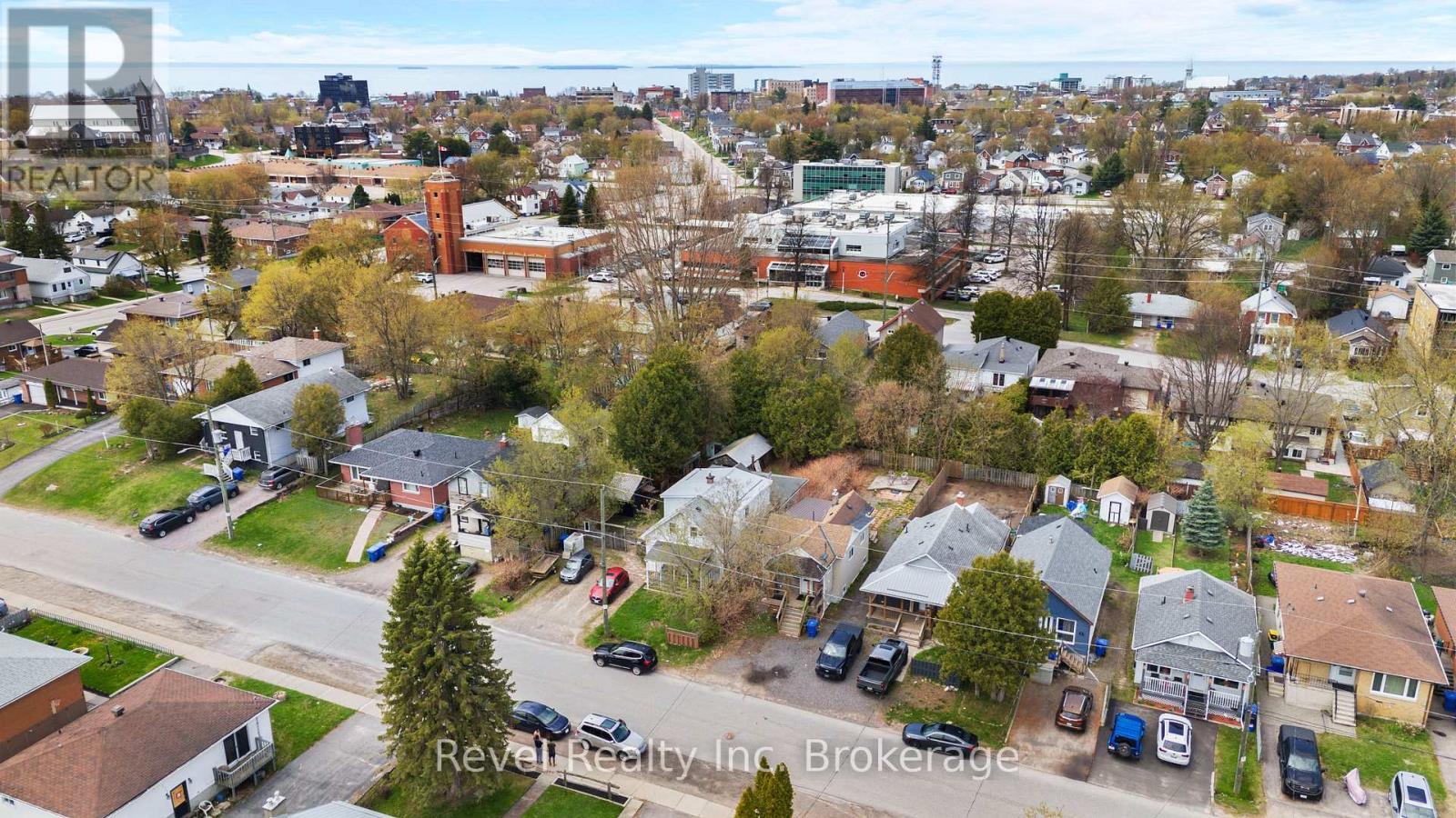 155 Duke Street W Property Photo 3