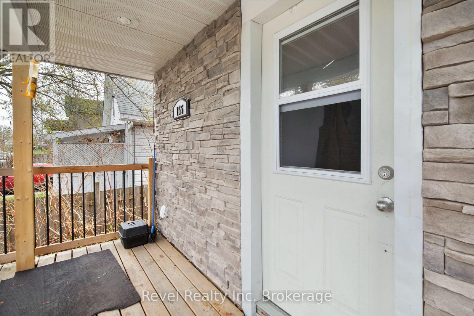 155 Duke Street W Property Photo 7