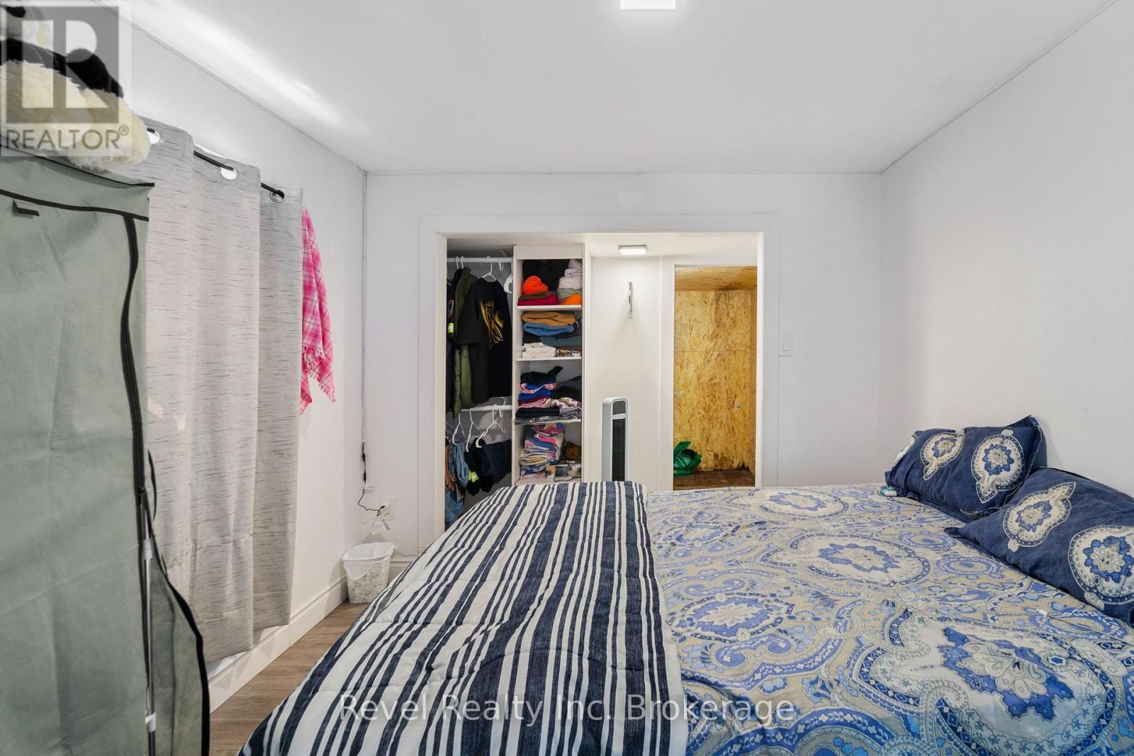 155 Duke Street W Property Photo 15