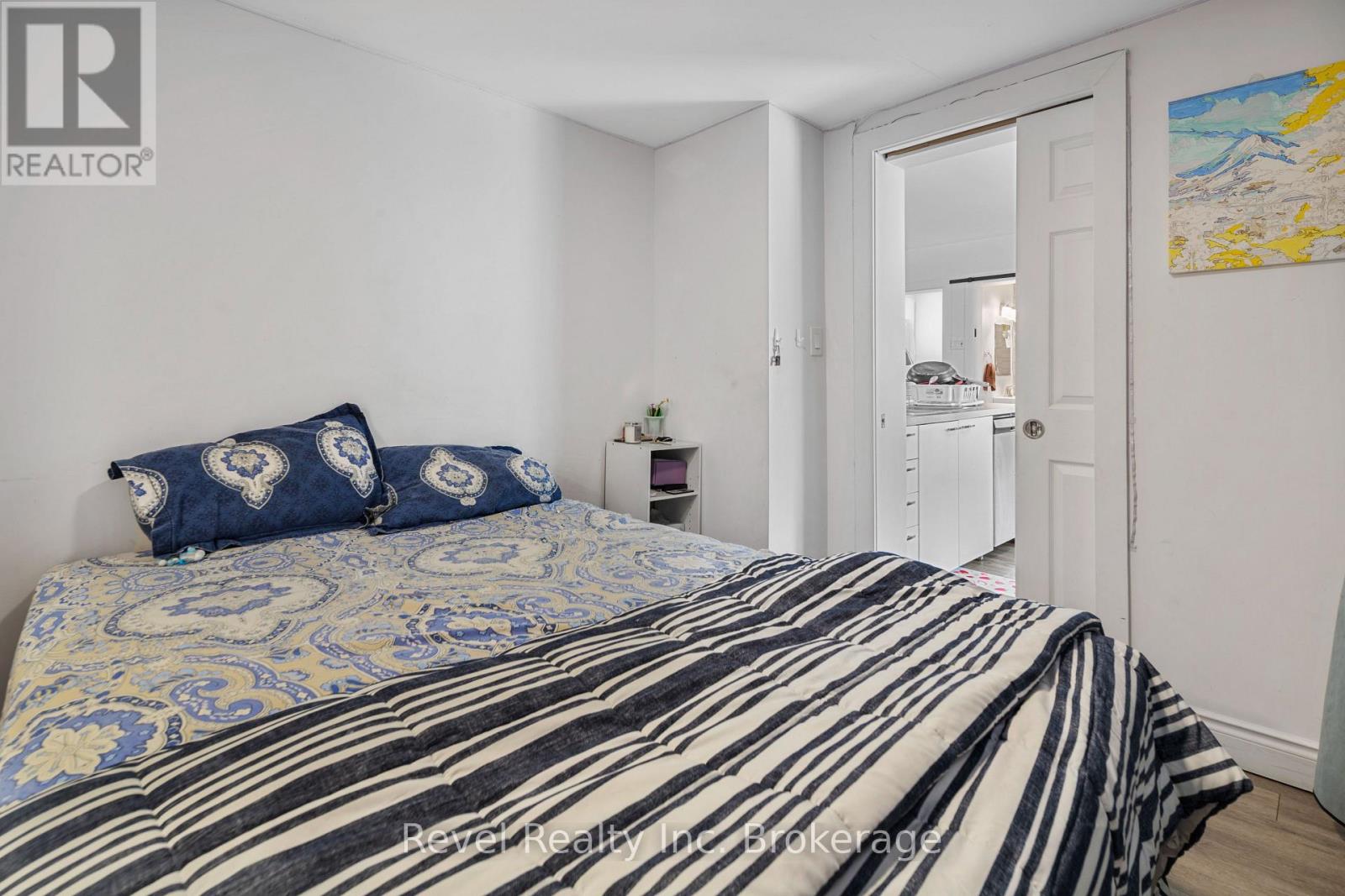 155 Duke Street W Property Photo 16