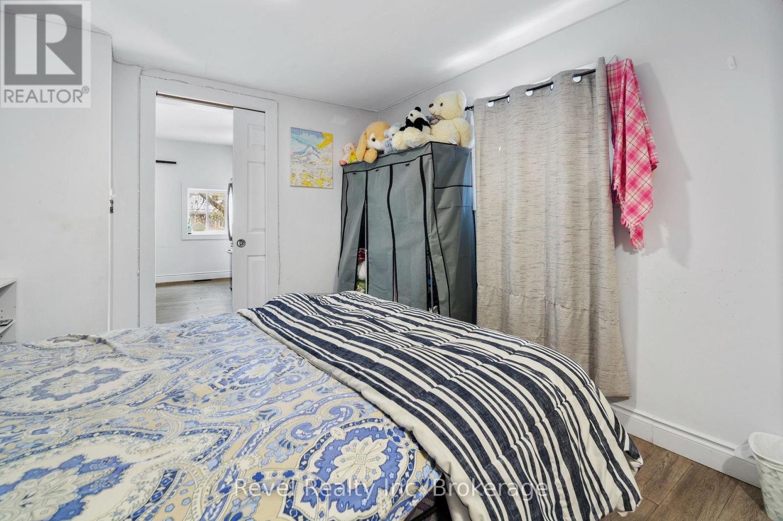 155 Duke Street W Property Photo 17