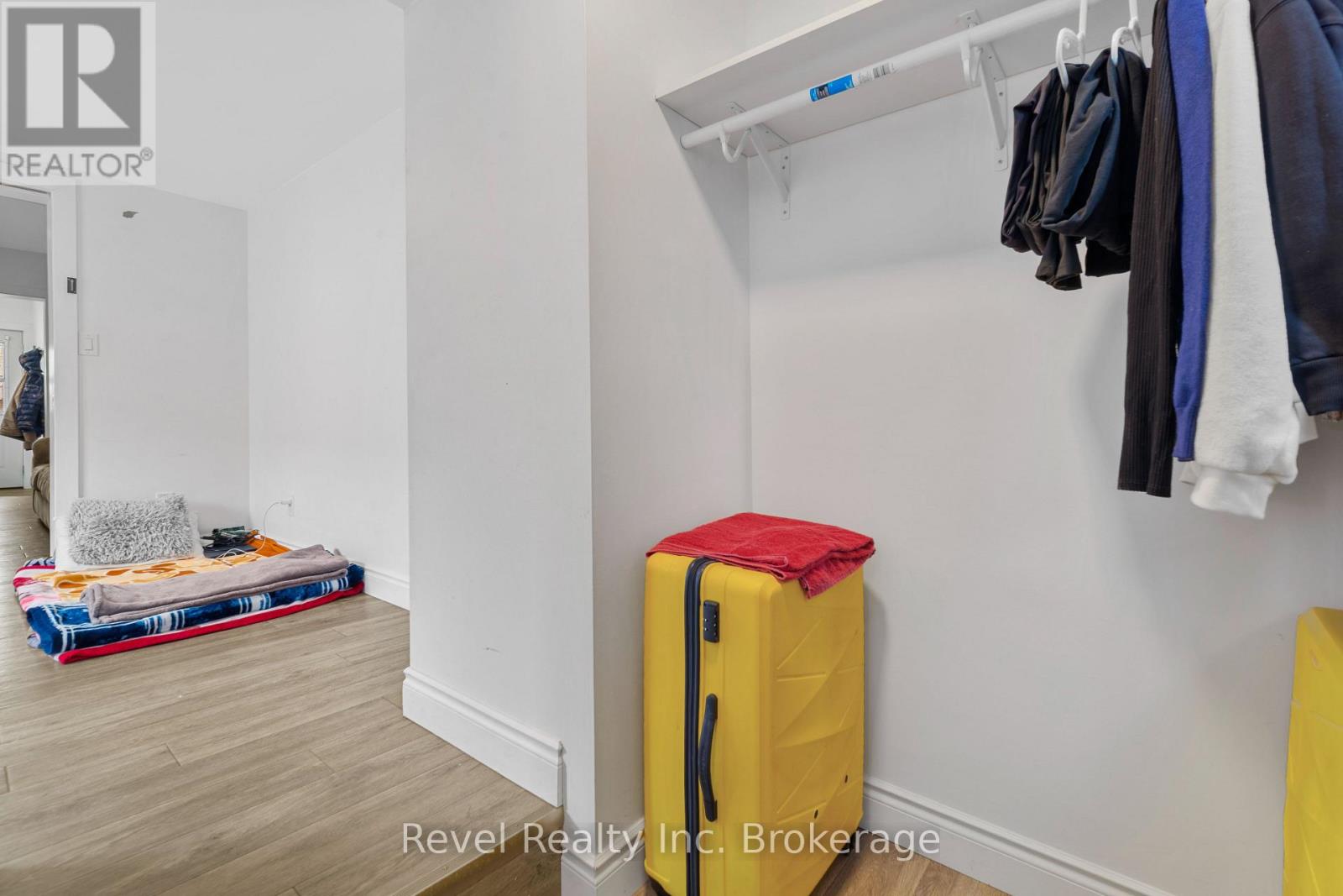 155 Duke Street W Property Photo 19