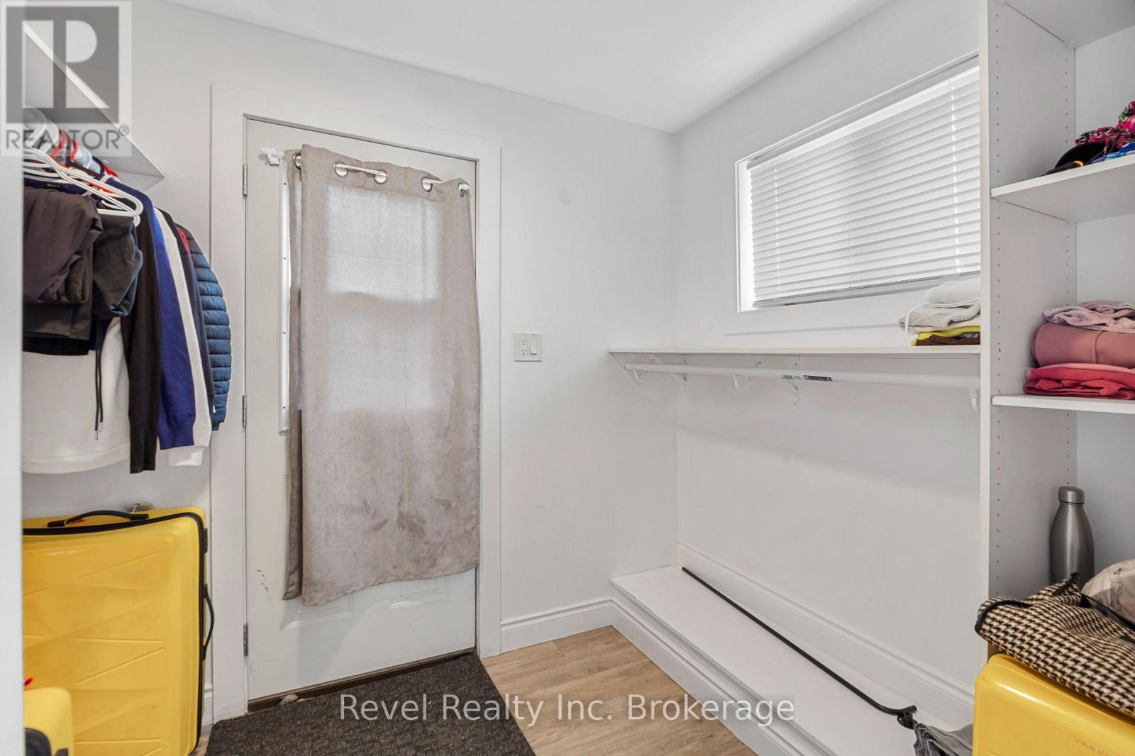 155 Duke Street W Property Photo 21