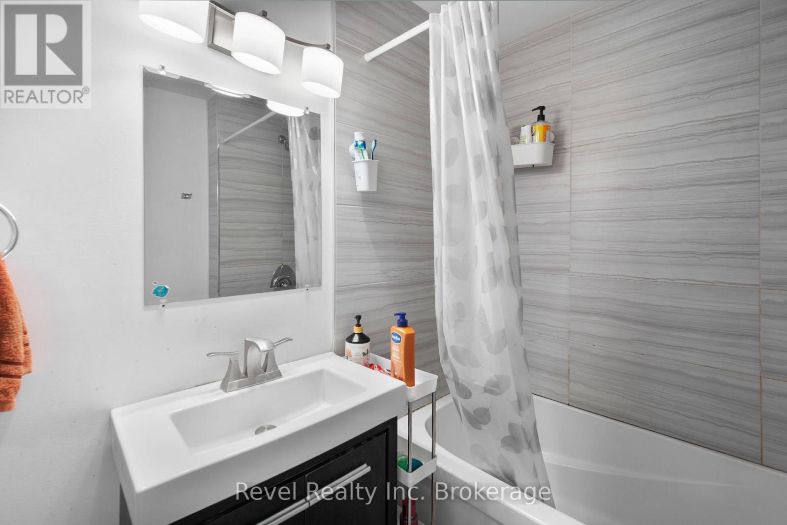 155 Duke Street W Property Photo 24
