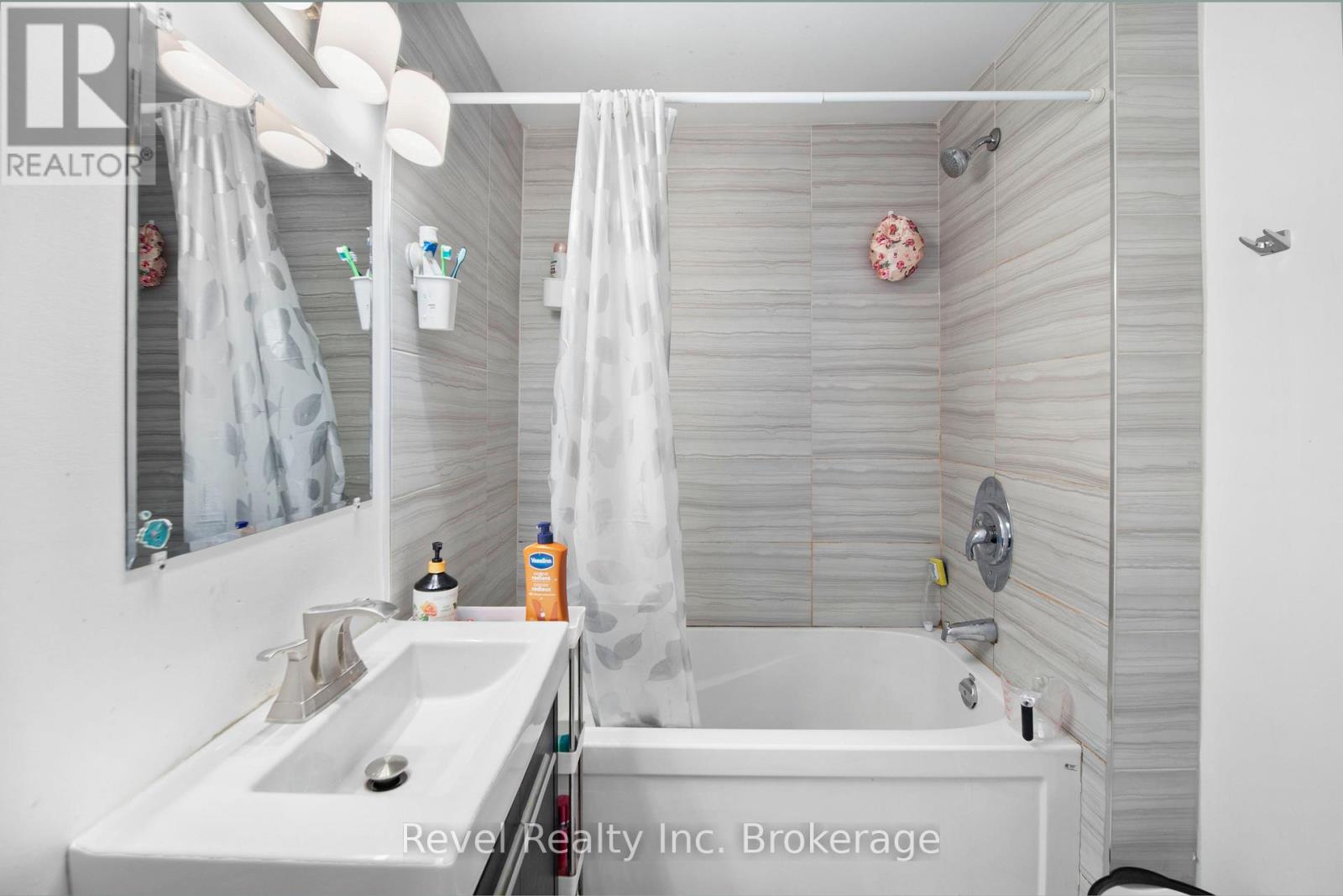 155 Duke Street W Property Photo 25