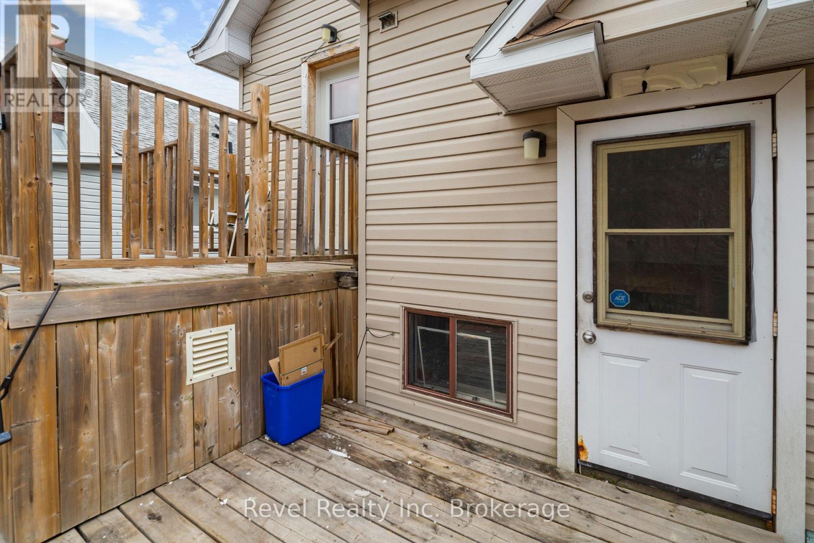 155 Duke Street W Property Photo 27