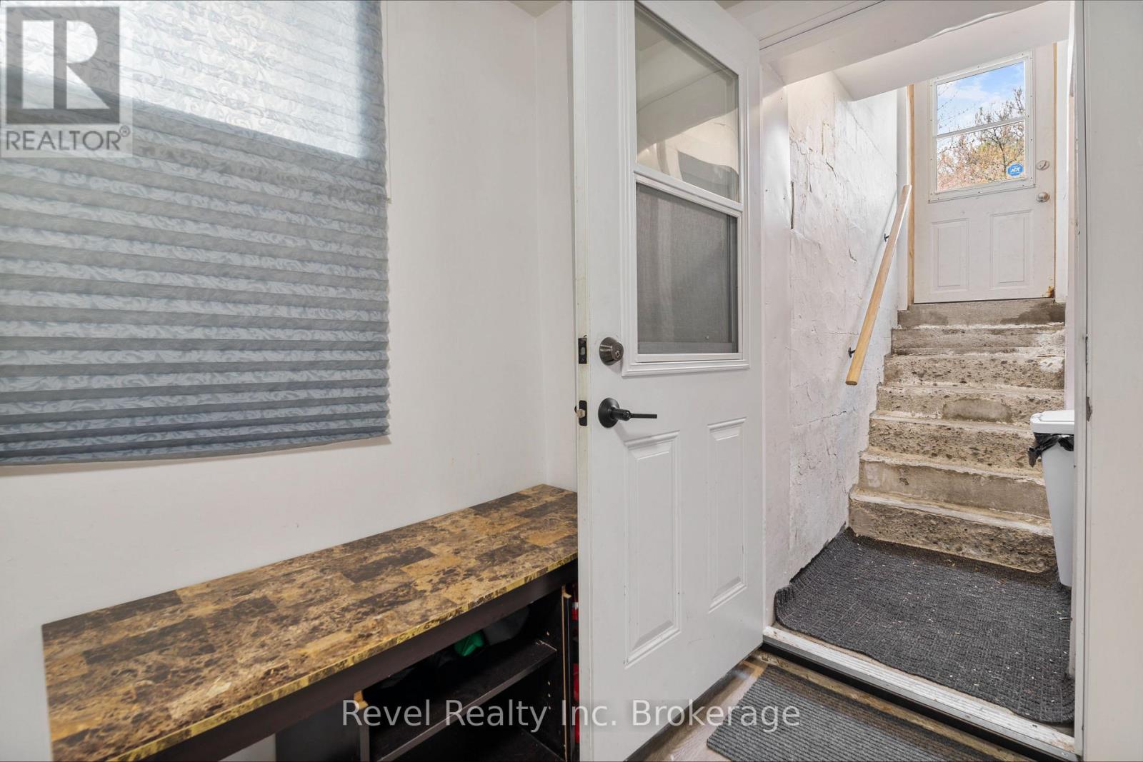 155 Duke Street W Property Photo 31