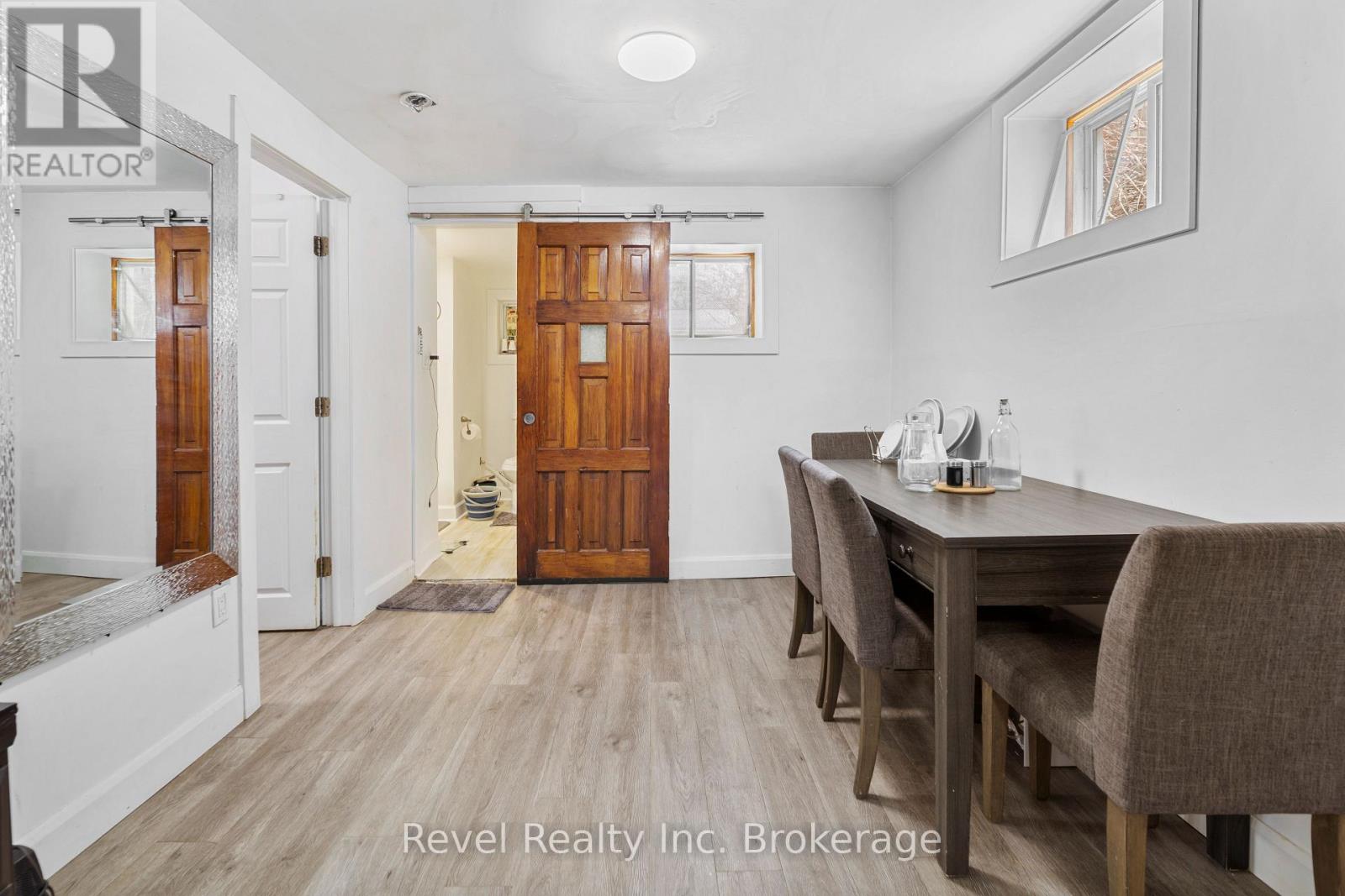 155 Duke Street W Property Photo 36