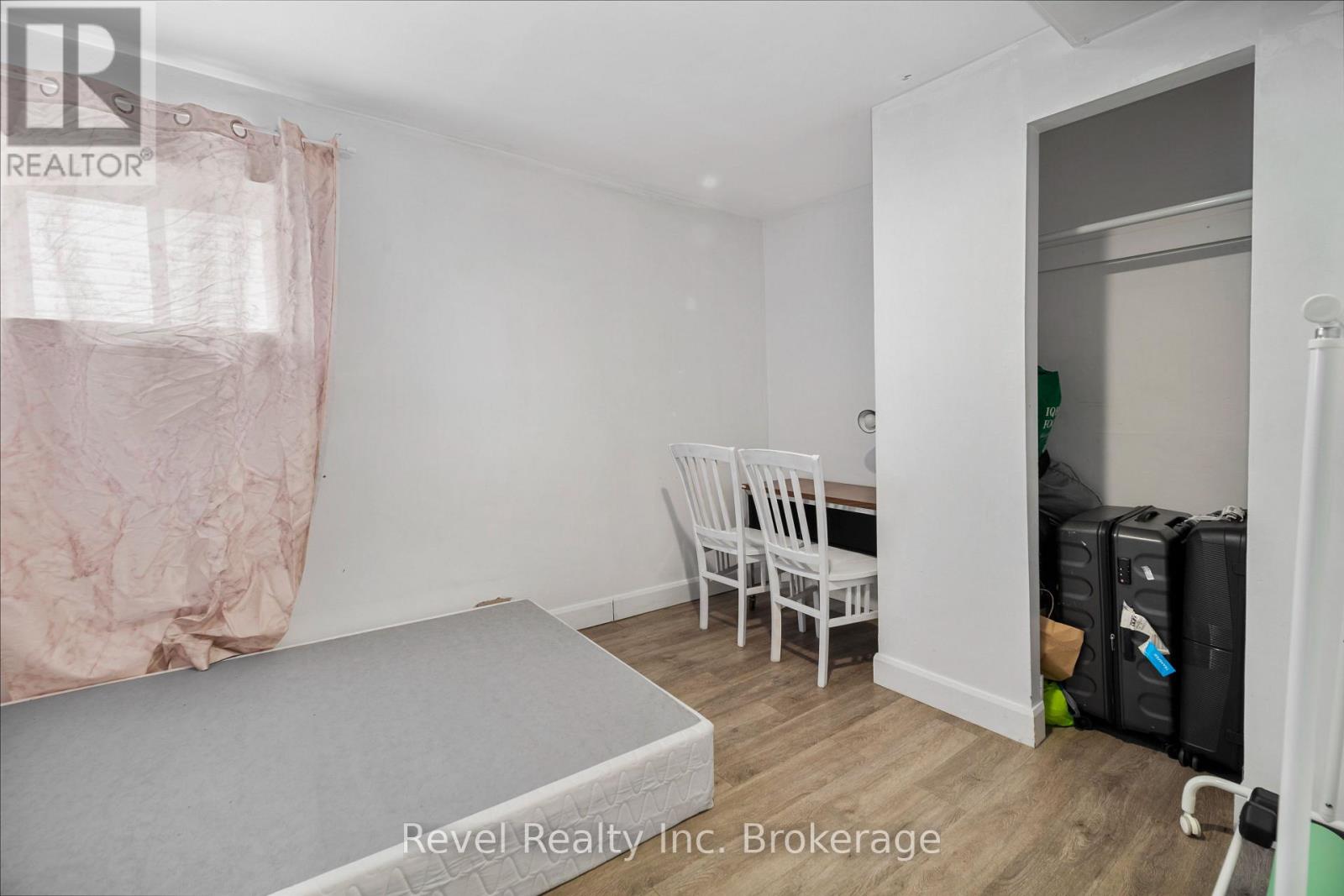 155 Duke Street W Property Photo 39