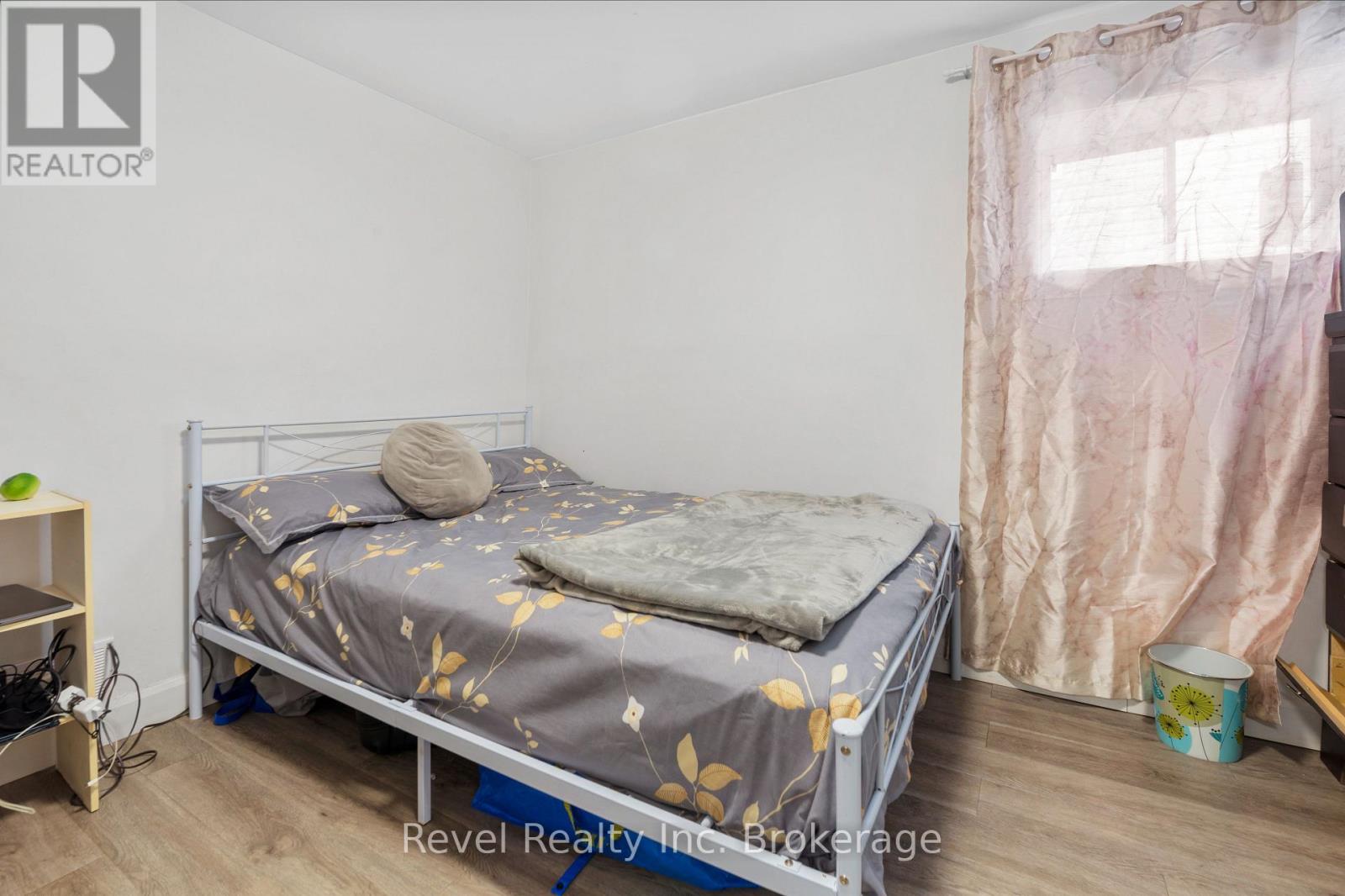 155 Duke Street W Property Photo 40