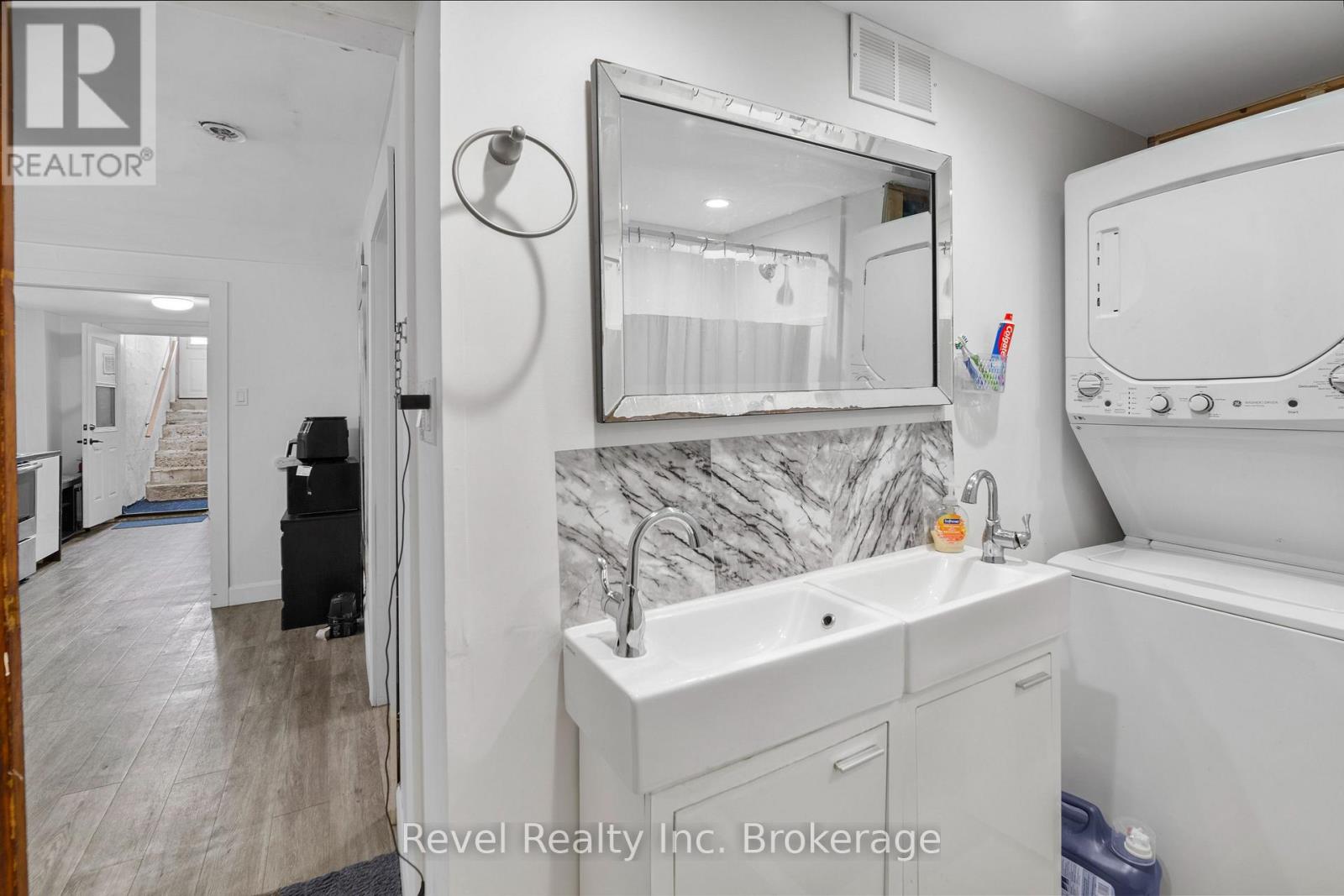 155 Duke Street W Property Photo 41